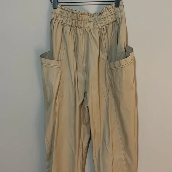 Free People Ready to Run Cinch Waist Parchment Pants Size Medium - Picture 9 of 10